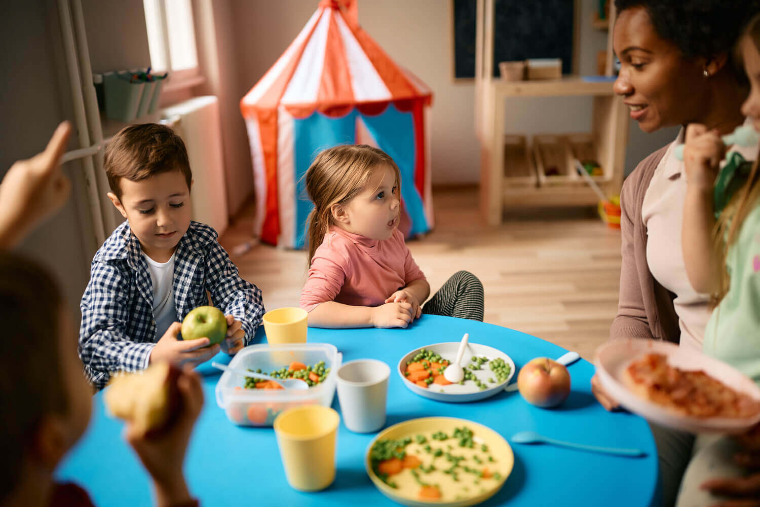 20240715/children-eating.jpeg