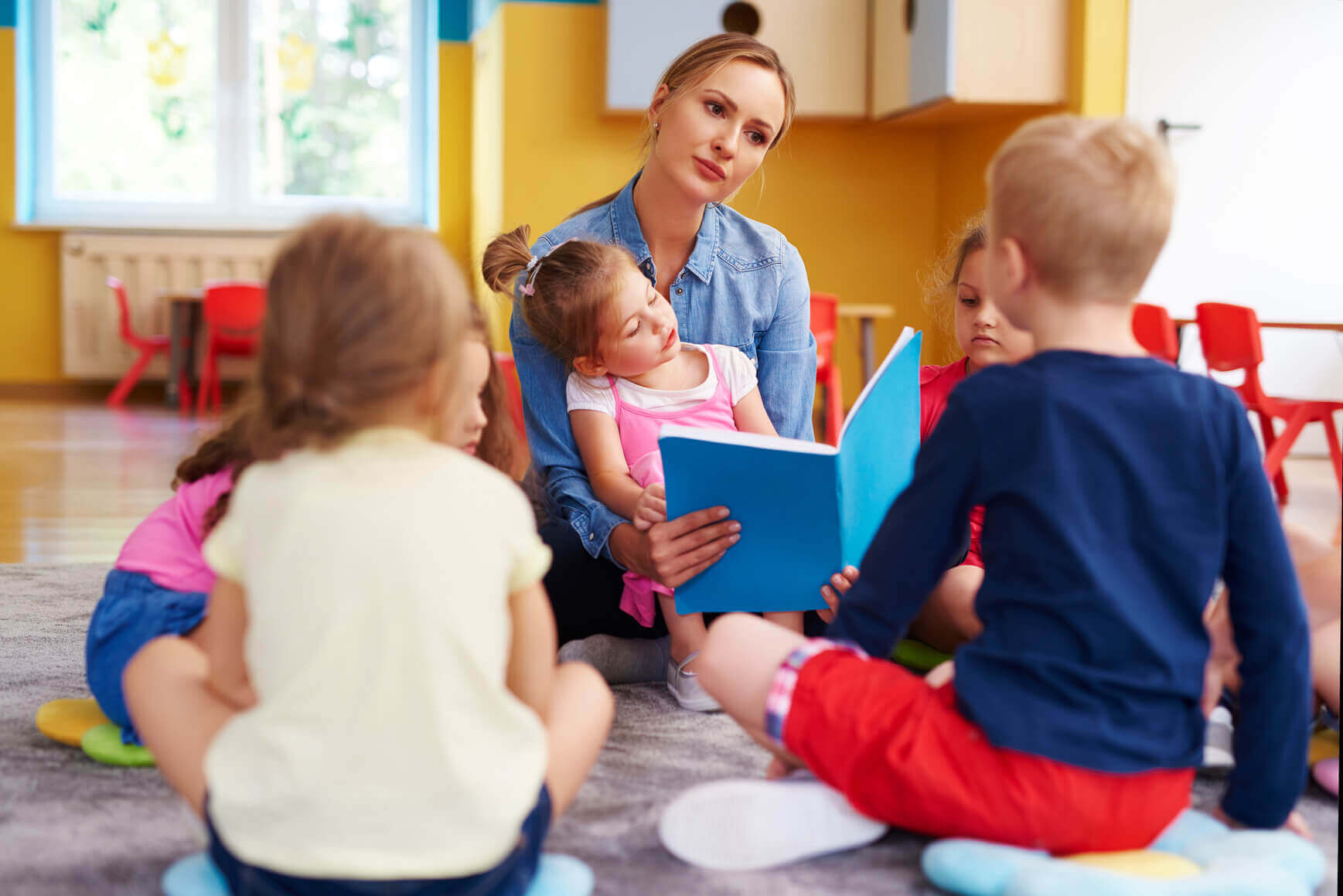 20240715/teacher-reading.jpeg